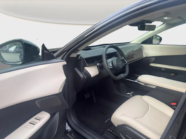 MAZDA CX-6e Takumi