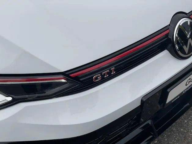 VW Golf VIII 2.0 TSI GTI Clubsport DSG*Rückfahrkamera*Navi*Harman Kardon*Head-Up*DCC*
