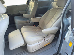 https://vehicle.imgix.net/4515338/745bc580-82a9-4563-96d0-dc8545b8cde0.jpg