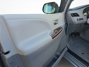 https://vehicle.imgix.net/4515338/f82f8e79-7380-4a81-9a42-91a45f97b82b.jpg