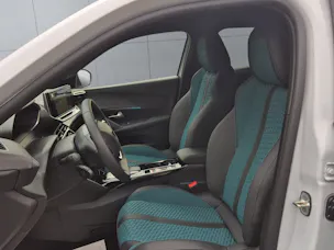 PEUGEOT 2008 1.2 Hybrid 145 Envy