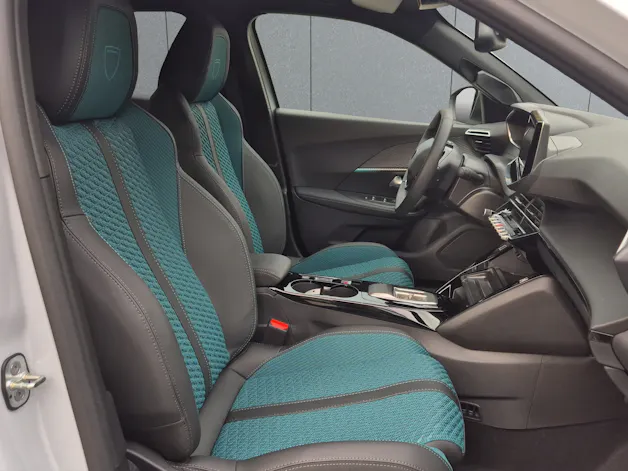 PEUGEOT 2008 1.2 Hybrid 145 Envy