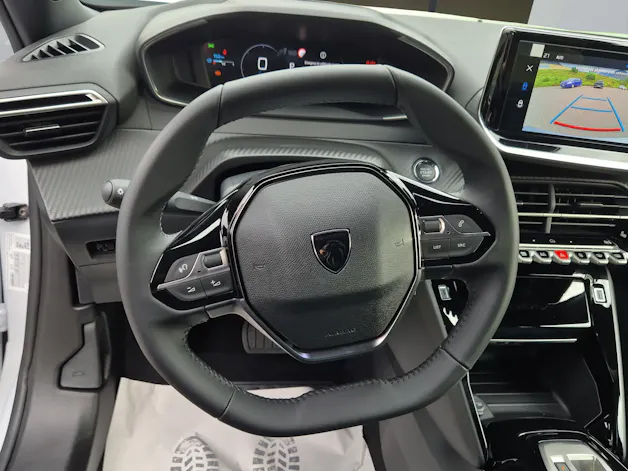 PEUGEOT 2008 1.2 Hybrid 145 Envy