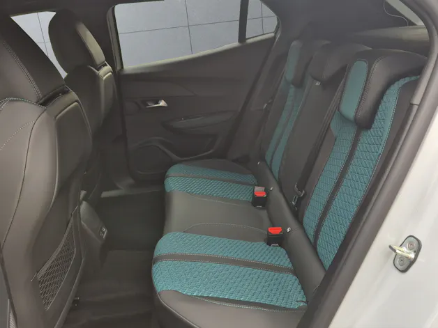 PEUGEOT 2008 1.2 Hybrid 145 Envy