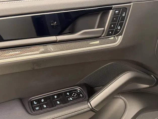 PORSCHE Cayenne Turbo E-Hybrid