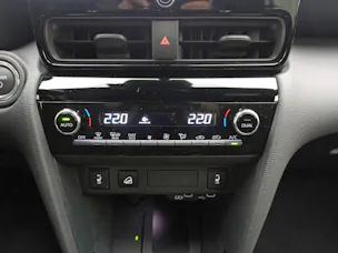 Toyota Yaris Cross 1.5 VVT-i HSD Premium AWD-i