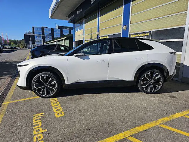 MAZDA CX-6e Takumi Plus