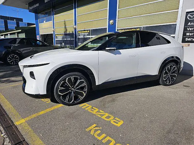 MAZDA CX-6e Takumi Plus