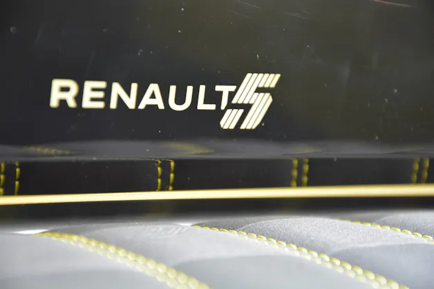 RENAULT R5 E-Tech Comfort Range iconic five