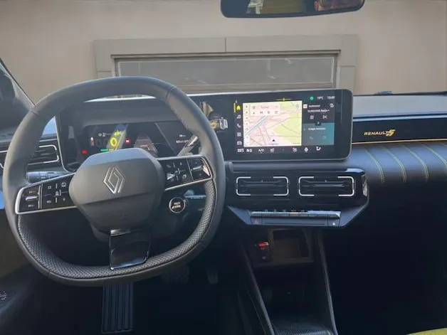 RENAULT R5 E-Tech Comfort Range iconic