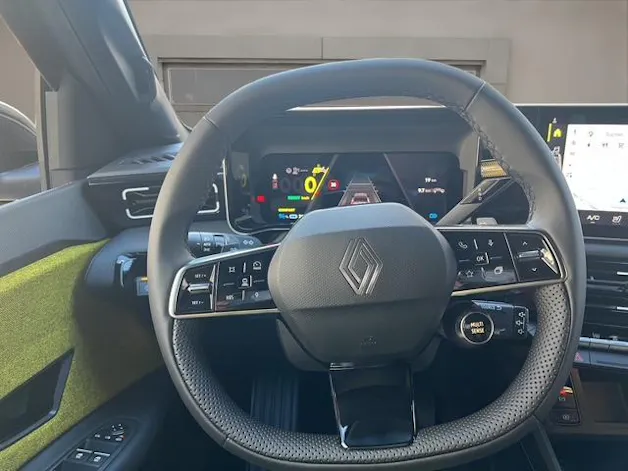 RENAULT R5 E-Tech Comfort Range iconic
