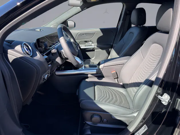 MERCEDES-BENZ GLA-Klasse H247 GLA 250 Swiss Star Progressive 4matic
