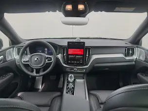 VOLVO XC60 2.0 B5 MH Ultra Dark AWD BLACK EDITION