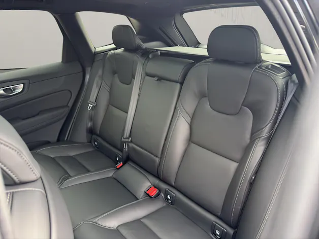 VOLVO XC60 2.0 B5 MH Ultra Dark AWD BLACK EDITION