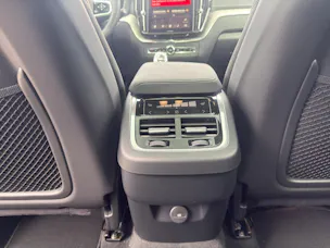 VOLVO XC60 2.0 B5 MH Ultra Dark AWD BLACK EDITION