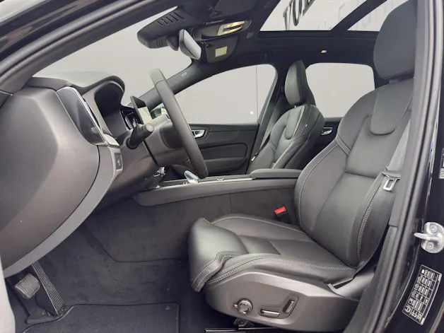 VOLVO XC60 2.0 B5 MH Ultra Dark AWD BLACK EDITION