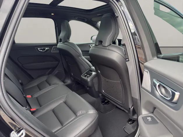 VOLVO XC60 2.0 B5 MH Ultra Dark AWD BLACK EDITION