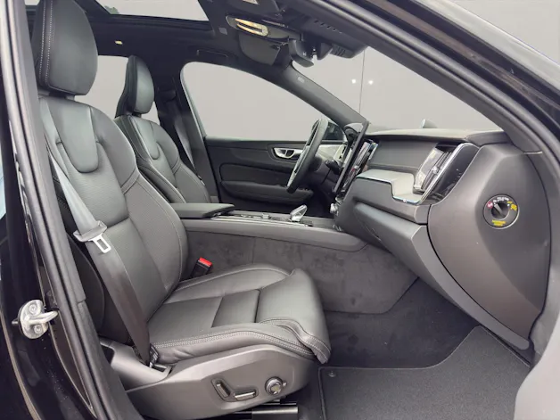 VOLVO XC60 2.0 B5 MH Ultra Dark AWD BLACK EDITION
