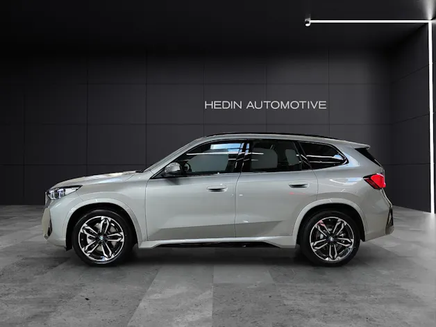 BMW X1 U11 23i xDrive paddles