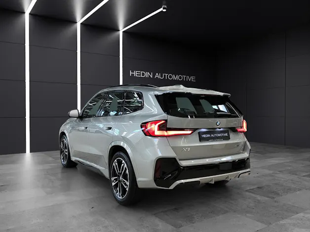 BMW X1 U11 23i xDrive paddles