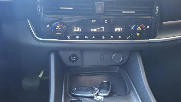 NISSAN Qashqai 1.5 VC-T N-Connecta