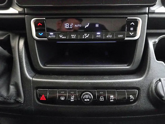 CITROEN Jumper Kaw. 35 L2H2 verglast 2.2 BlueHDi 140 S/S