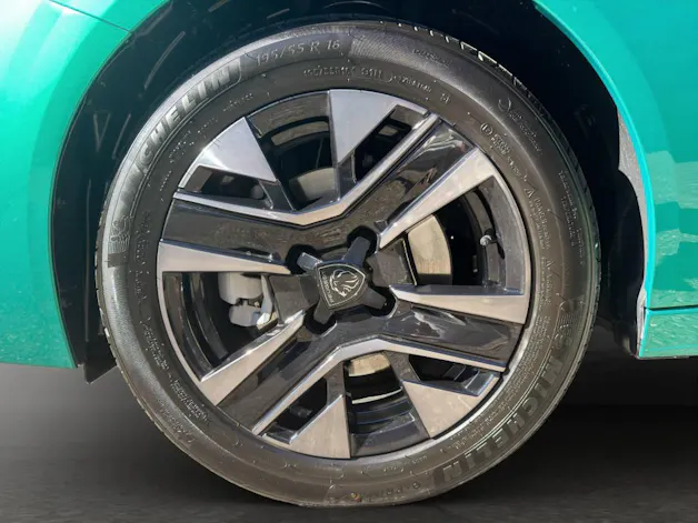 PEUGEOT 208 1.2 Hybrid ENVY