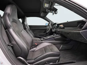 PORSCHE 911 Carrera GTS