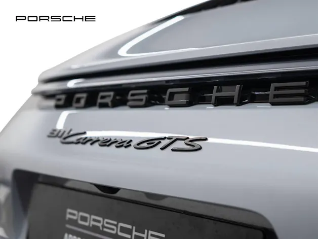 PORSCHE 911 Carrera GTS