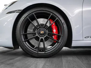 PORSCHE 911 Carrera GTS