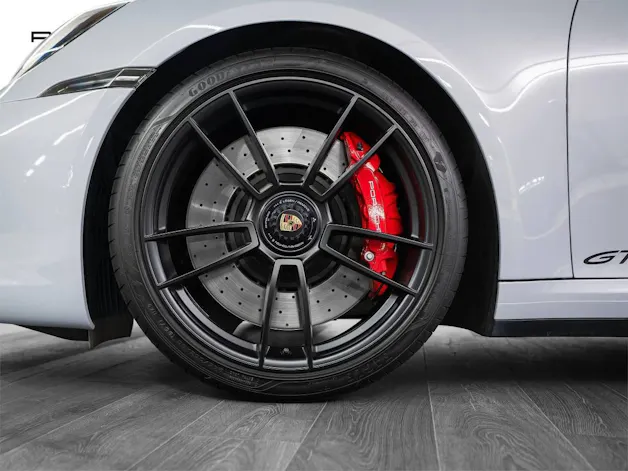 PORSCHE 911 Carrera GTS