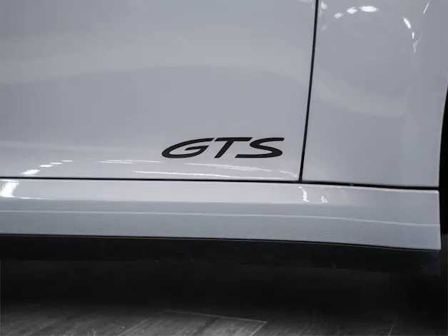 PORSCHE 911 Carrera GTS