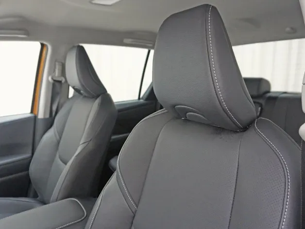 Toyota Hilux Double Cab.-Pick-up 2.8 D-4D MHEV 204 Invincible