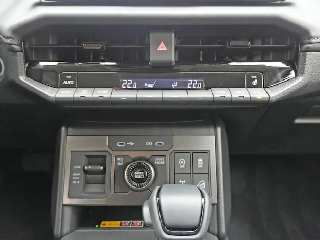 Toyota Hilux Double Cab.-Pick-up 2.8 D-4D MHEV 204 Invincible