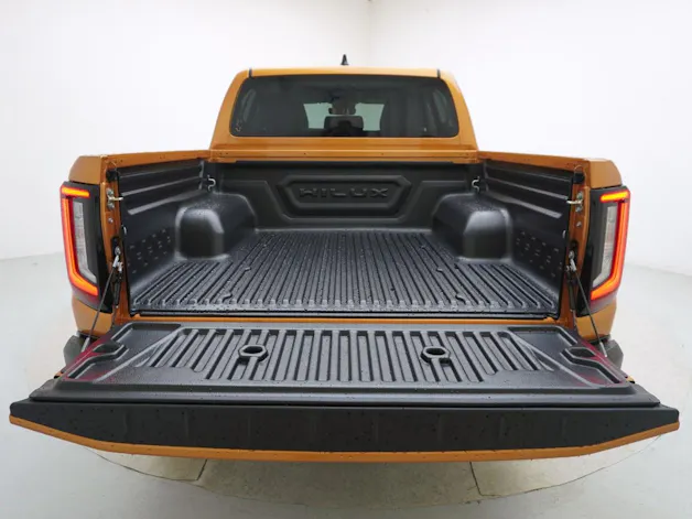Toyota Hilux Double Cab.-Pick-up 2.8 D-4D MHEV 204 Invincible