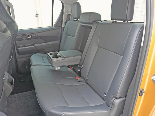 Toyota Hilux Double Cab.-Pick-up 2.8 D-4D MHEV 204 Invincible