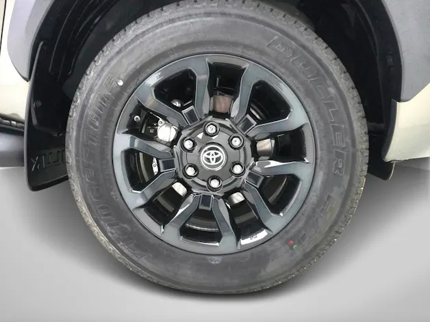 Toyota Hilux Double Cab.-Pick-up 2.8 D-4D MHEV 204 Invincible