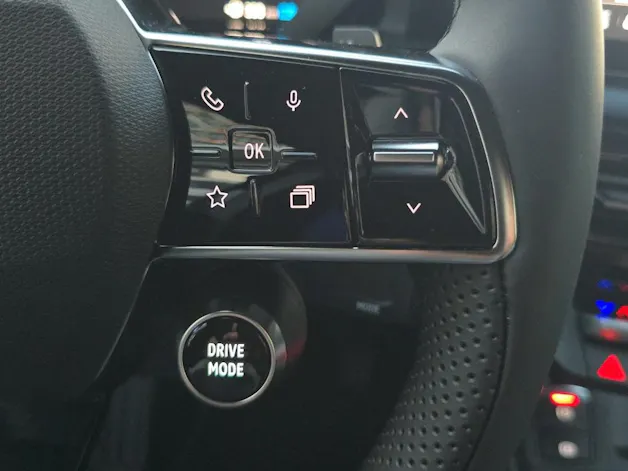 NISSAN Micra Evolve 52kWh
