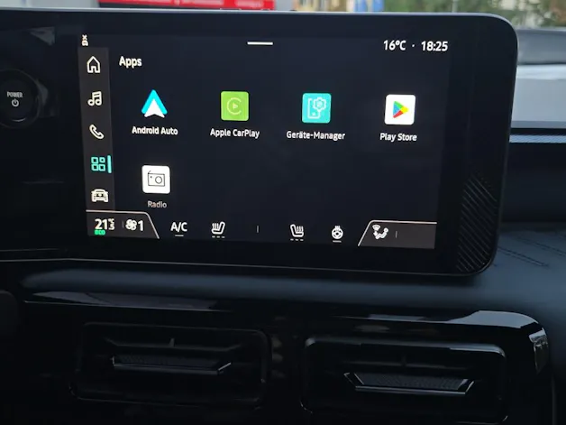 NISSAN Micra Evolve 52kWh
