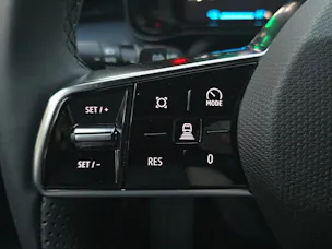 NISSAN Micra Evolve 52kWh