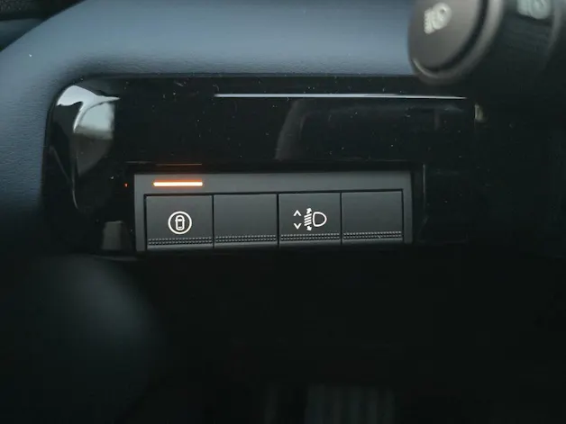 NISSAN Micra Evolve 52kWh