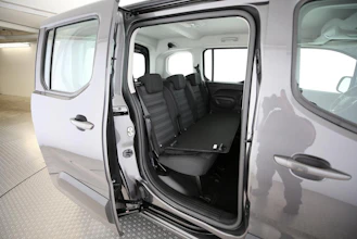 https://vehicle.imgix.net/4516548/b1bdb959-f0cc-486e-b60a-57f0d490f62d.jpg