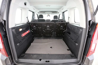 https://vehicle.imgix.net/4516548/e1b2d102-437d-4e15-9231-d52a1db3abfd.jpg