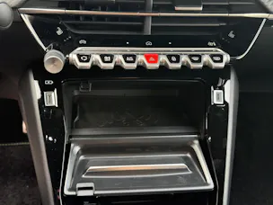 PEUGEOT 208 1.2 Hybrid 145 GT Exclusive