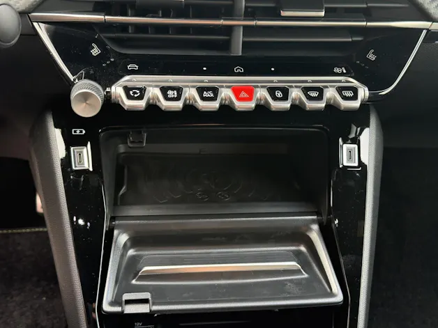 PEUGEOT 208 1.2 Hybrid 145 GT Exclusive
