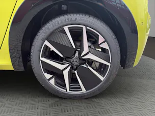 PEUGEOT 208 1.2 Hybrid 145 GT Exclusive