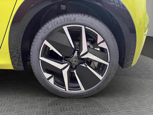 PEUGEOT 208 1.2 Hybrid 145 GT Exclusive