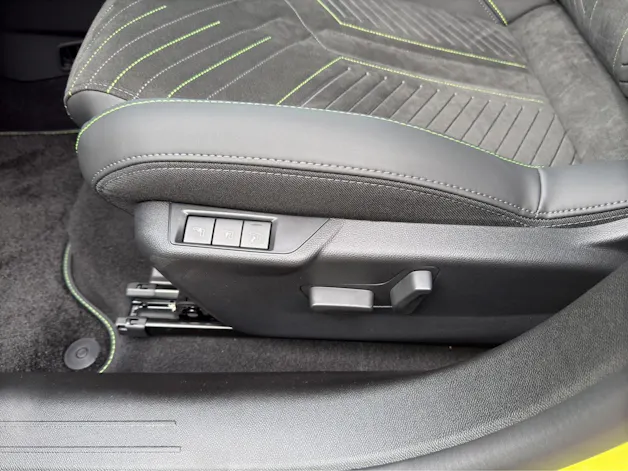 PEUGEOT 208 1.2 Hybrid 145 GT Exclusive