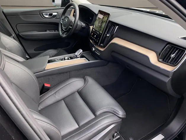 VOLVO XC60 2.0 B5 MH Plus Dark AWD