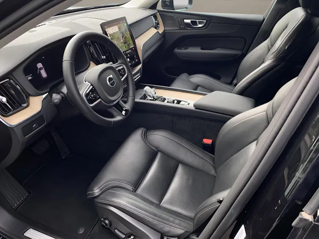 VOLVO XC60 2.0 B5 MH Plus Dark AWD